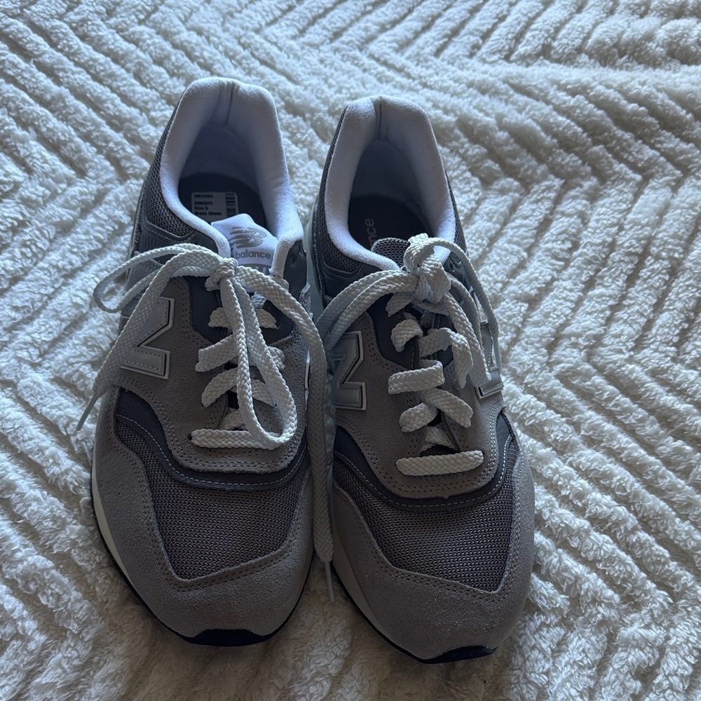 New Balance 997H Sneaker - Men's
Shop all New Balance